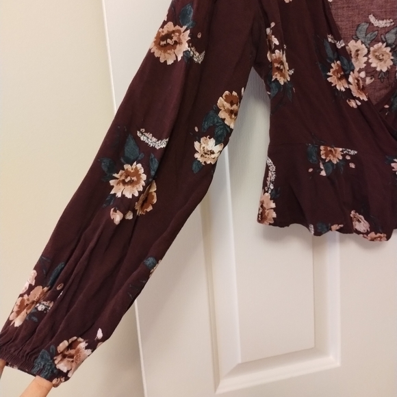*5 for $20* Wild Fable floral wrap top - Picture 9 of 10